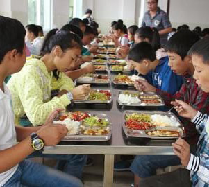 學校飯?zhí)贸邪? title=