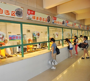 學校飯?zhí)贸邪? title=